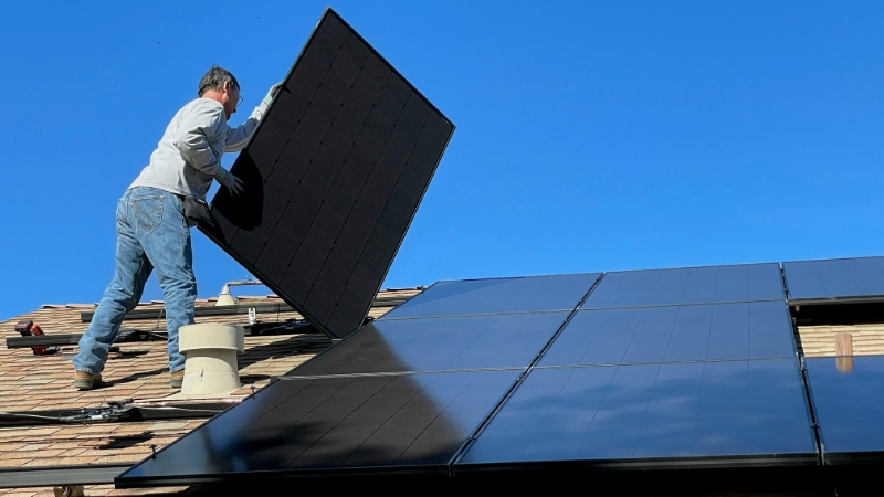 Solar panel installation 800x450